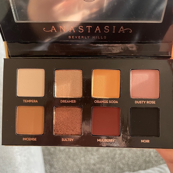 Anastasia Beverly Hills Soft Glam II Mini Eyeshadow Palette - Picture 3 of 4